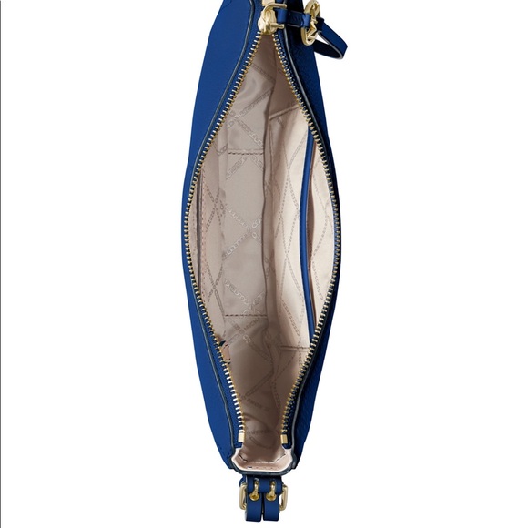 Michael Kors messenger crossbody - Picture 7 of 7